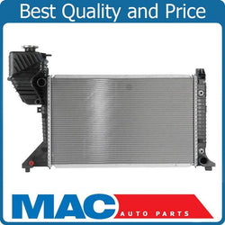 Radiator With Expansion Tank For 2002-2006 Freightliner Dodge Sprinter 2500 3500